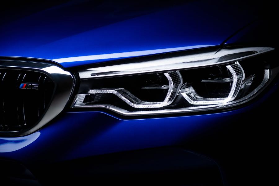 Детали интерьера BMW M5 (F90) 2018 года  (SG) (фото 16 из 30)